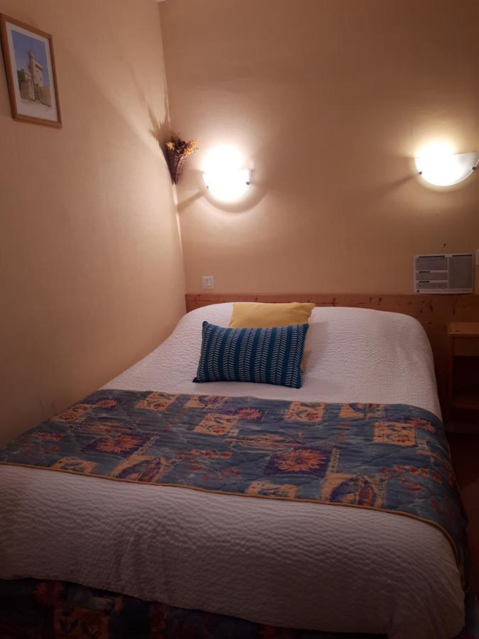 Logis Hotel Le Ceans Orpierre Bagian luar foto