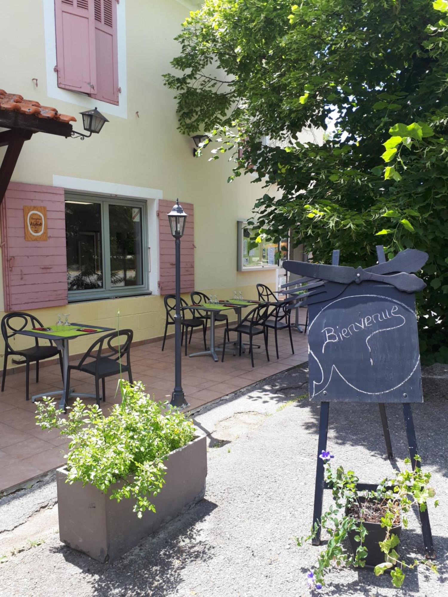 Logis Hotel Le Ceans Orpierre Bagian luar foto