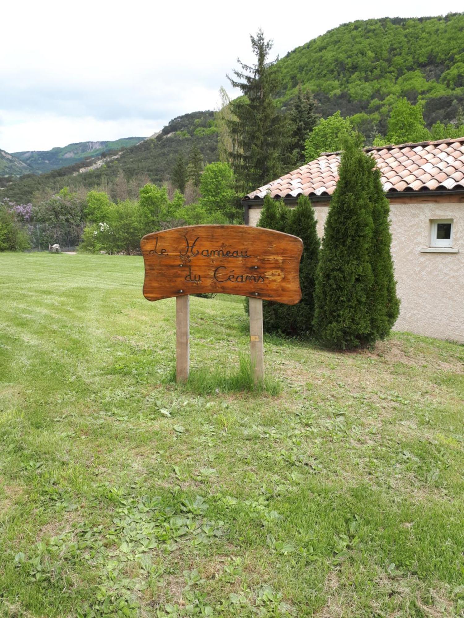 Logis Hotel Le Ceans Orpierre Bagian luar foto